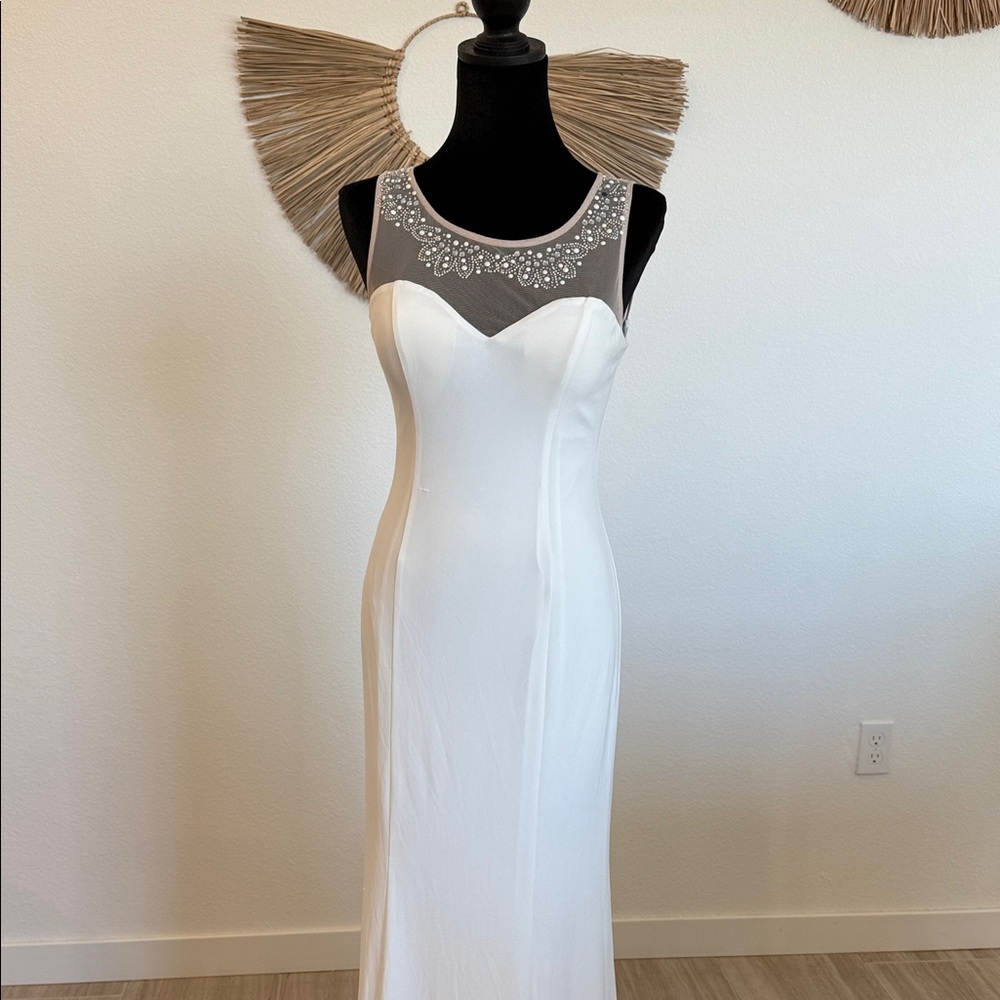 Adrianna Papell Elegant White Maxi Dress with Black Mesh - Picture 4 of 17